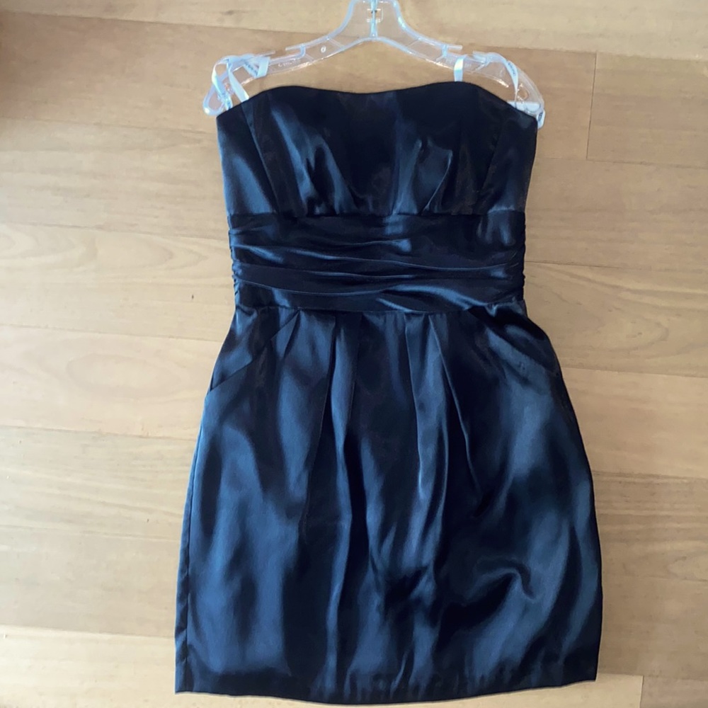 Formal Black strapless dress with pockets. Size 10. Perfect condition.